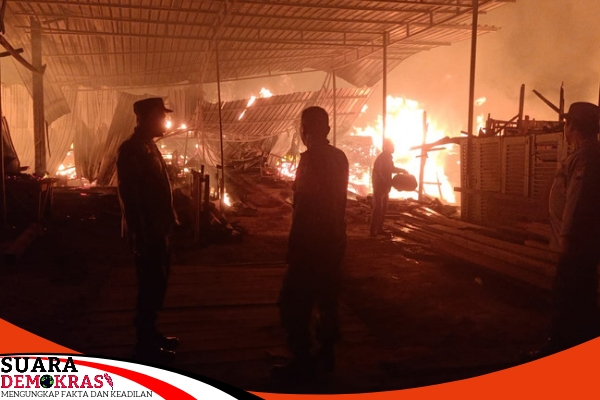 Kebakaran Melanda Pabrik Meubel Kayu Kuno Dan Upaya Penanganan Terus&nbsp;Dilakukan